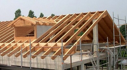 La struttura del tetto tipologie e la capriata in legno for Tetti in legno lamellare particolari costruttivi