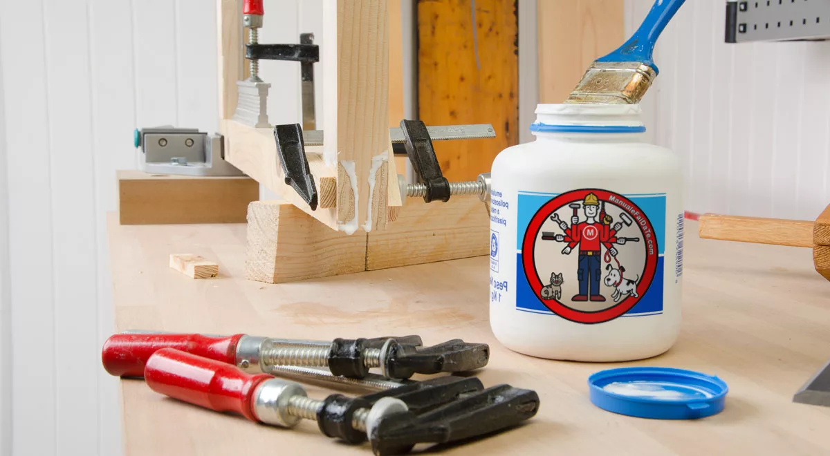 Incollare le parti in legno