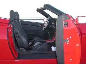 regolare serratura portiera auto