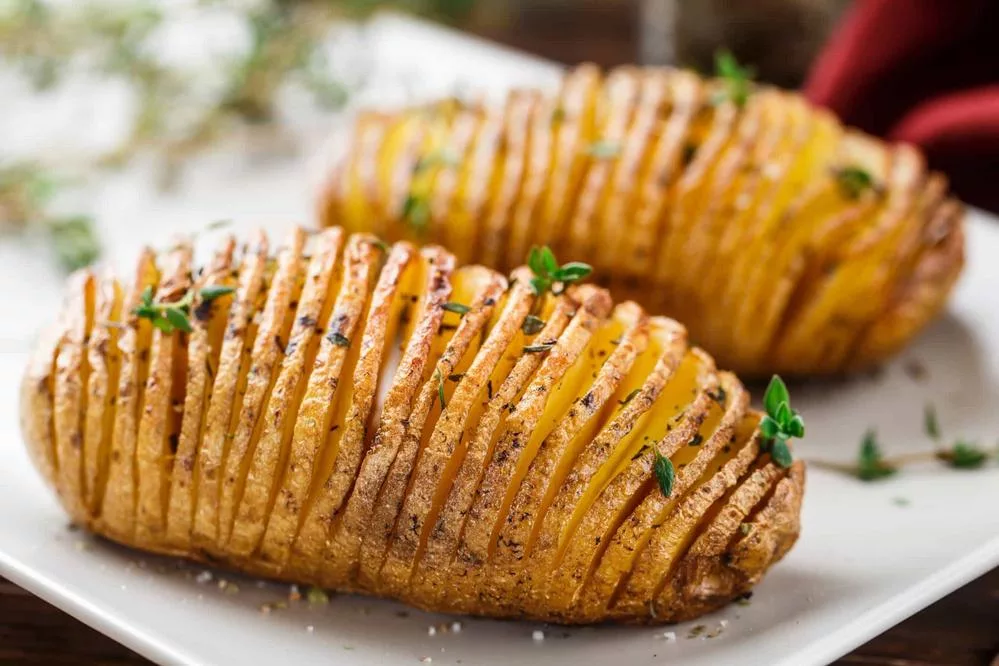Agnello al BBQ e le patate Hasselback 