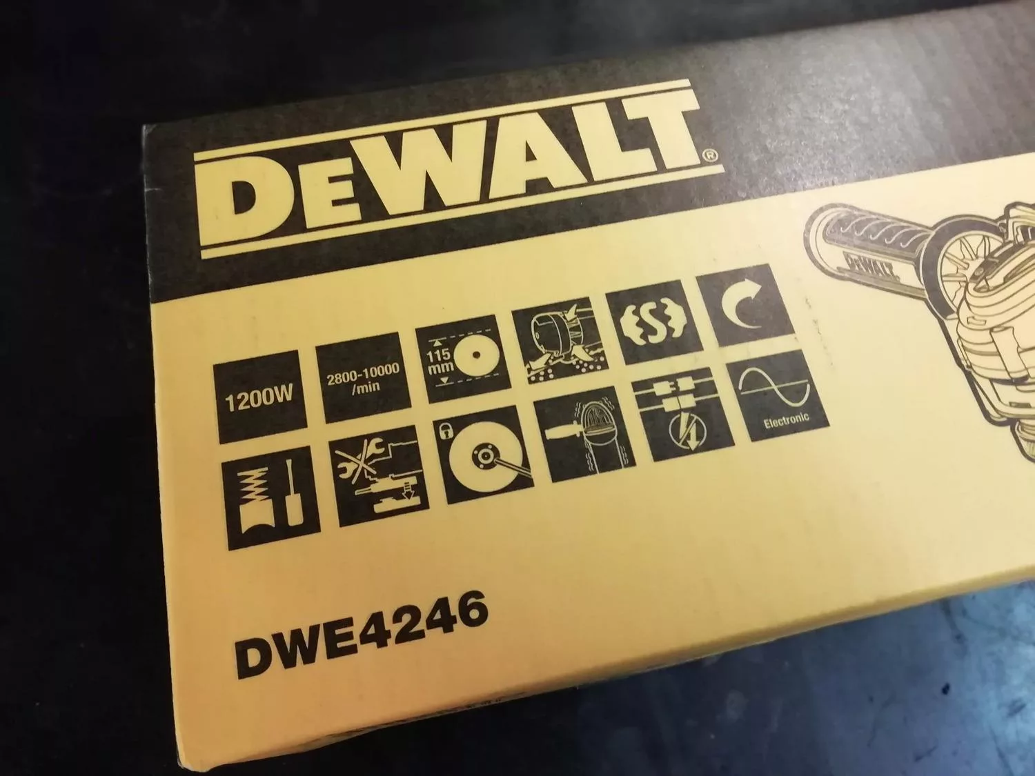 Smerigliatrice angolare DeWalt DWE4246
