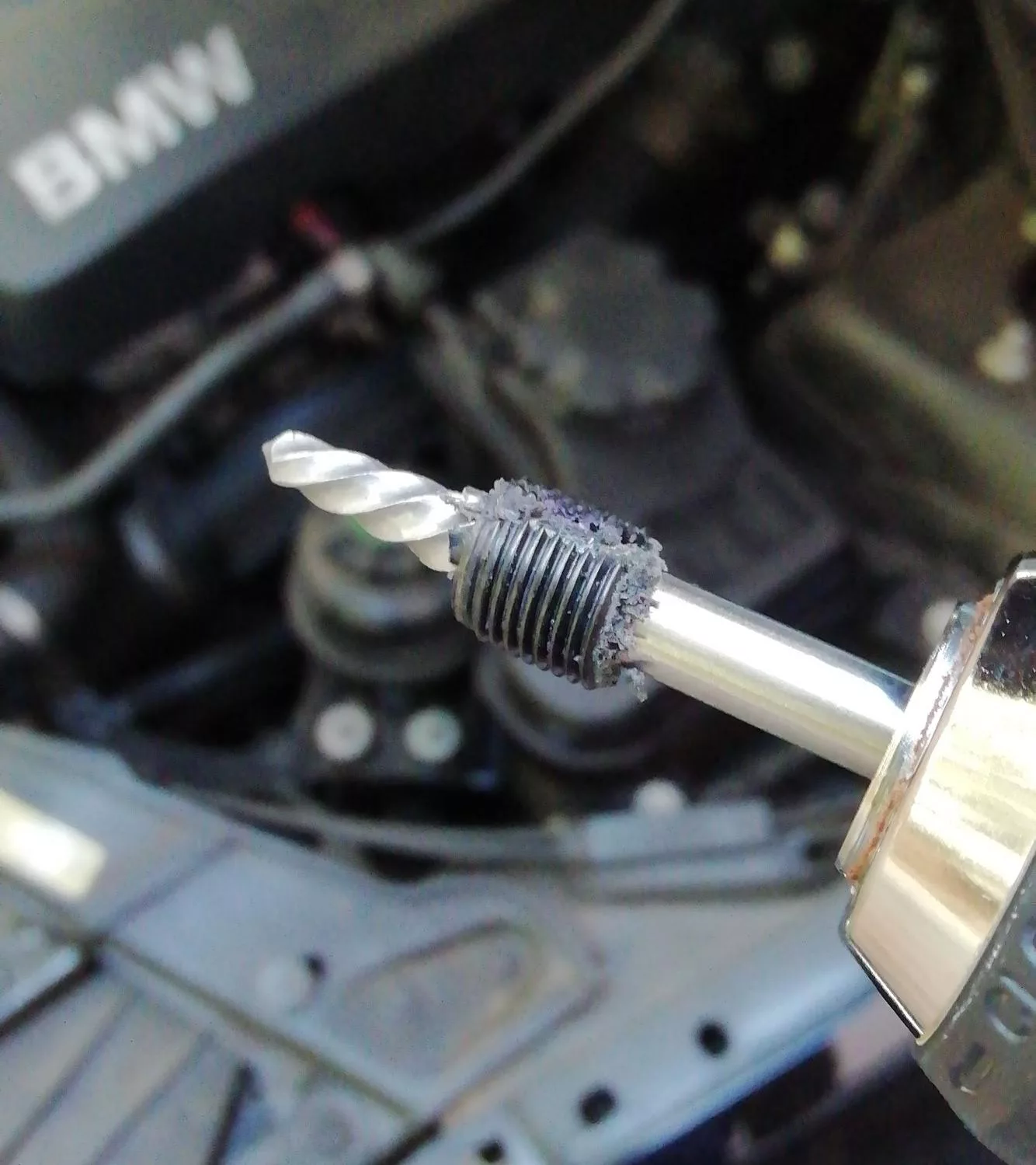 extract broken bolt