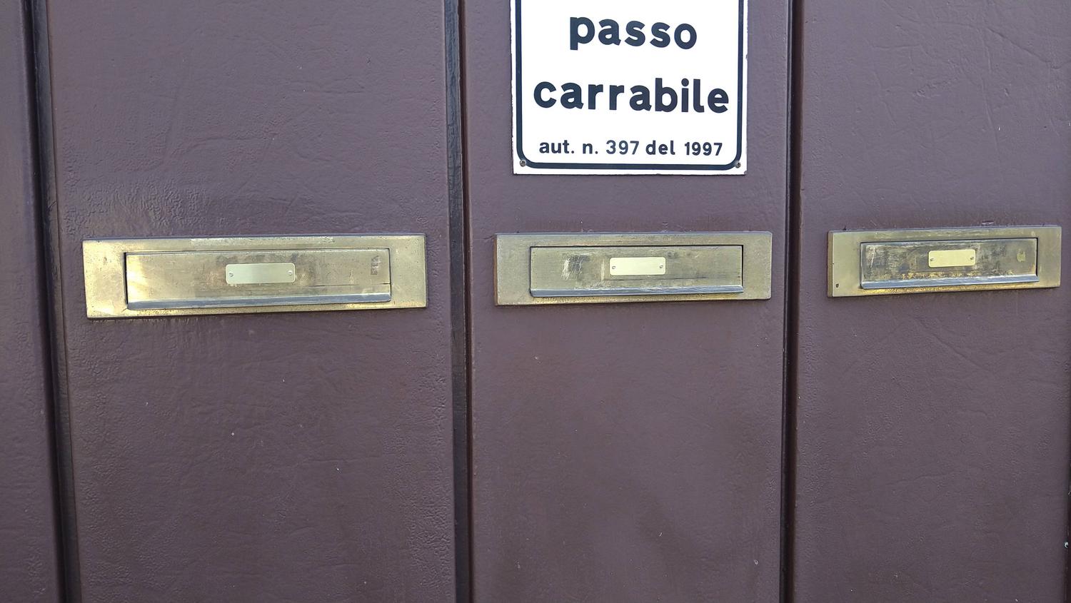 Come Sostituire la Buca Lettere del Portone Fai da Te