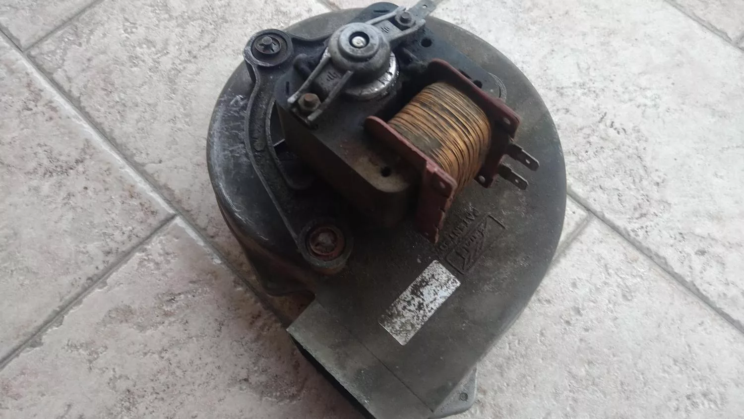 Sostituzione ventilatore fumi caldaia: guida fai da te